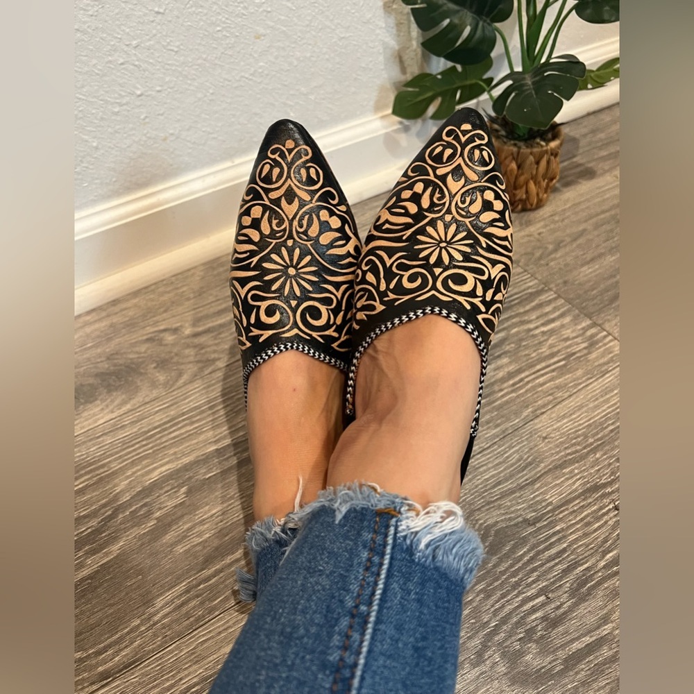 Elegant Black and Tan Women's Shoes